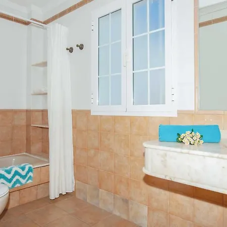 Вилла Puerto Del Carmen Sleeps 6 Wifi